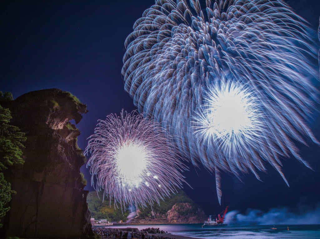 熊野花火と獅子岩
