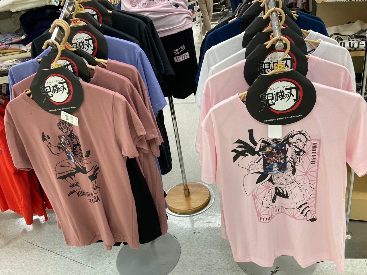 イオン松阪店のTシャツ売り場ネヅコとアカザ鬼