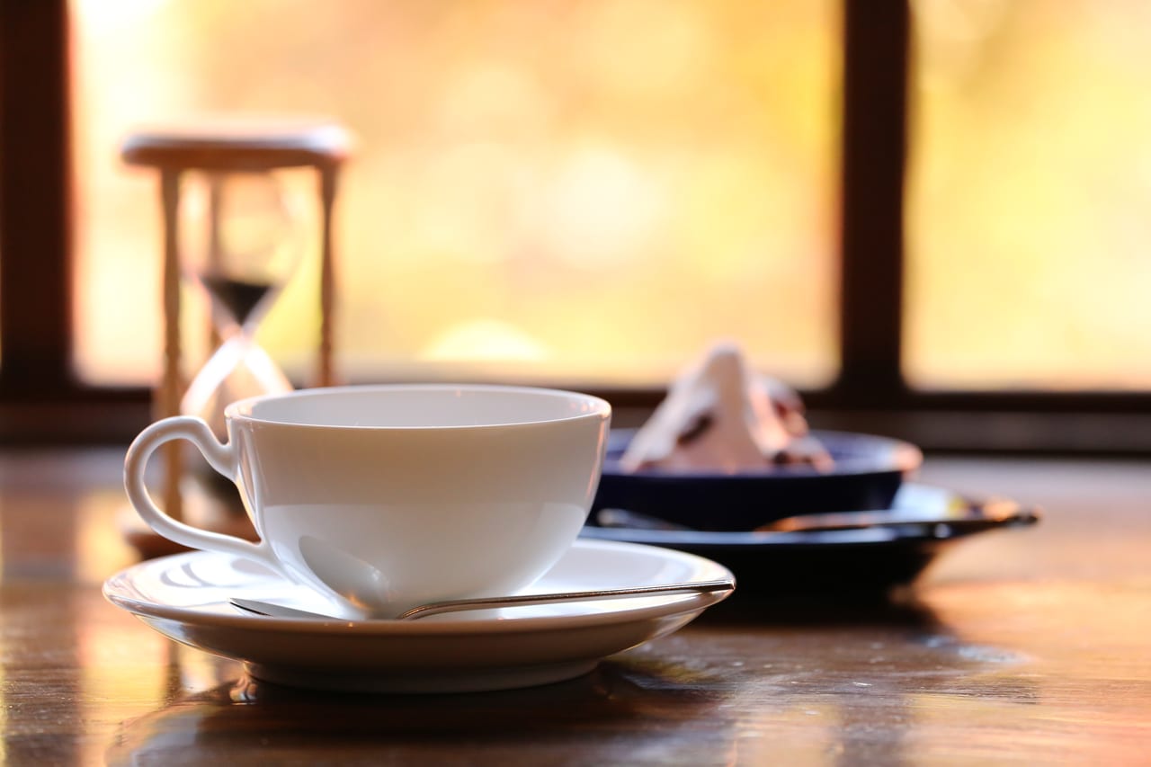 紅茶とデザートのイメージ画像AC