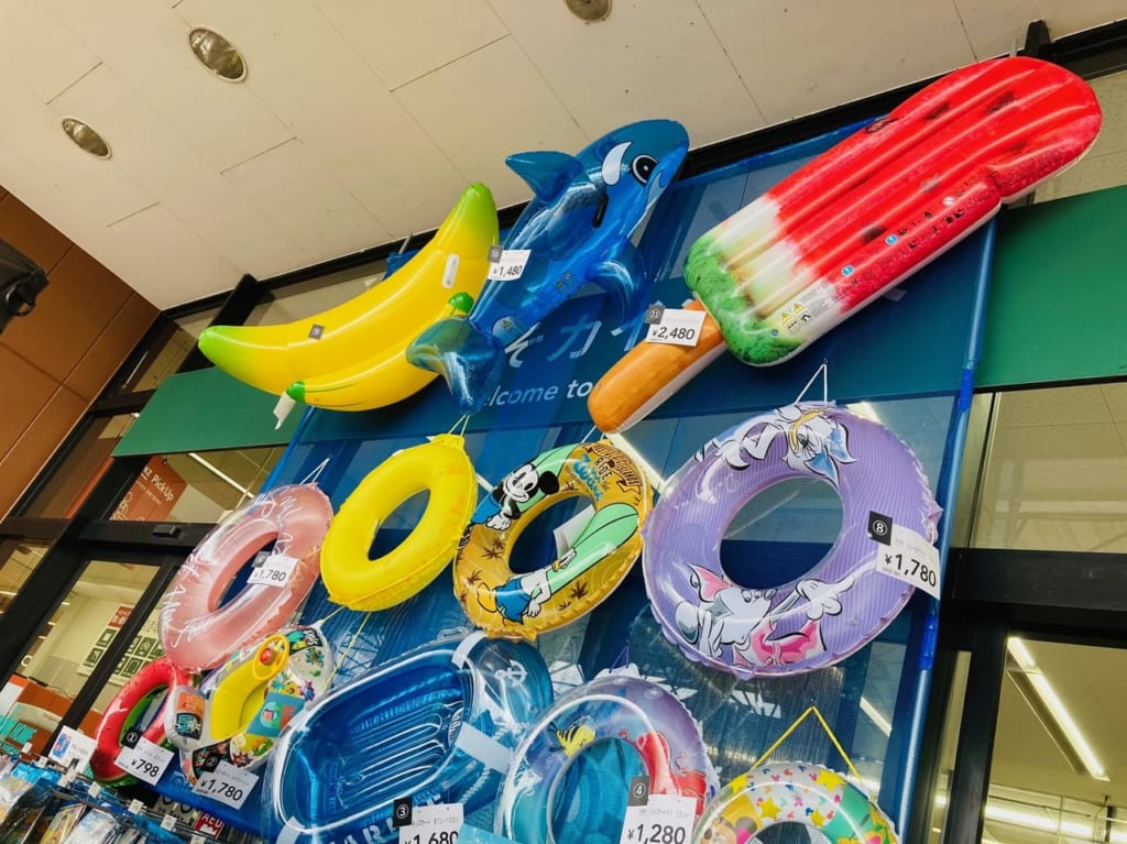2021年6月のカインズ明和店で販売中の浮き輪いろいろ