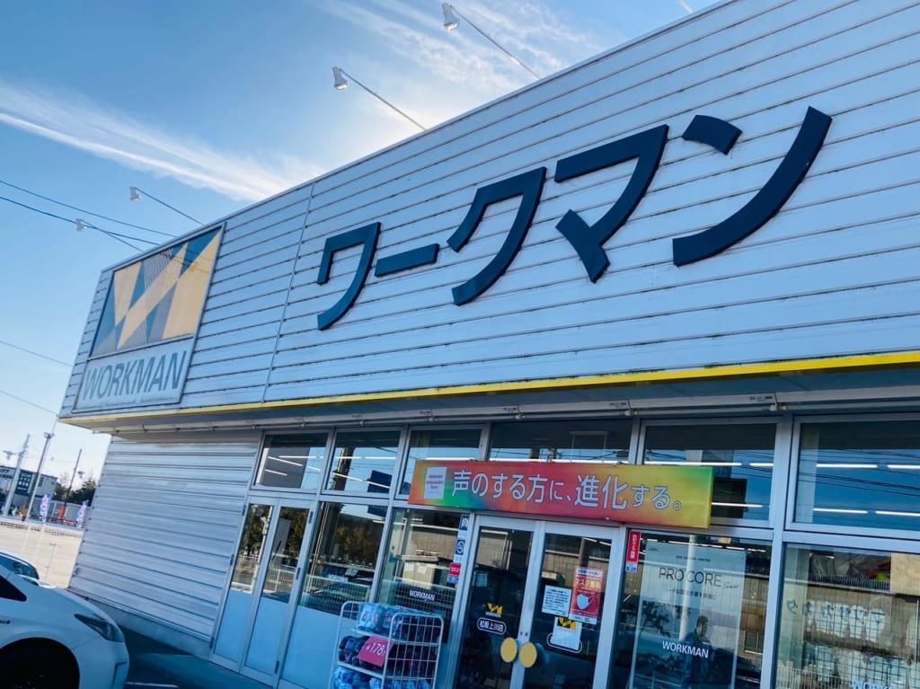 ワークマン松阪上川店の店舗入口ズーム