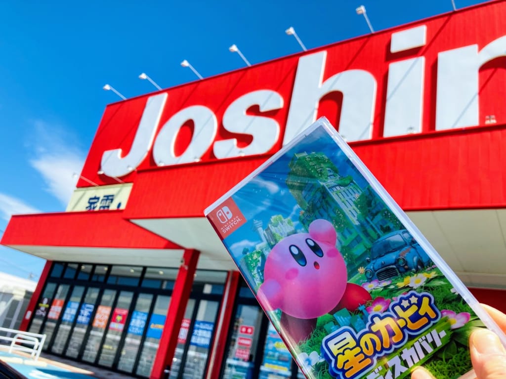 ジョーシンの看板と星のカービィディスカバリーのソフト