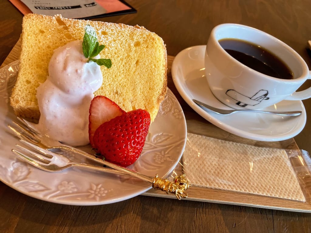 doodleシフォンケーキとコーヒー