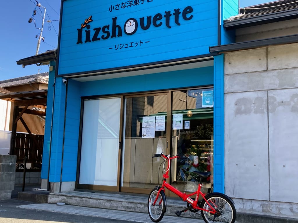リシュエット店舗外観と赤自転車