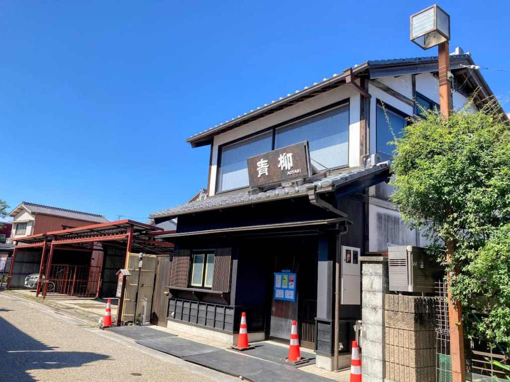 牛銀肉うどん専門店青柳店舗ズーム