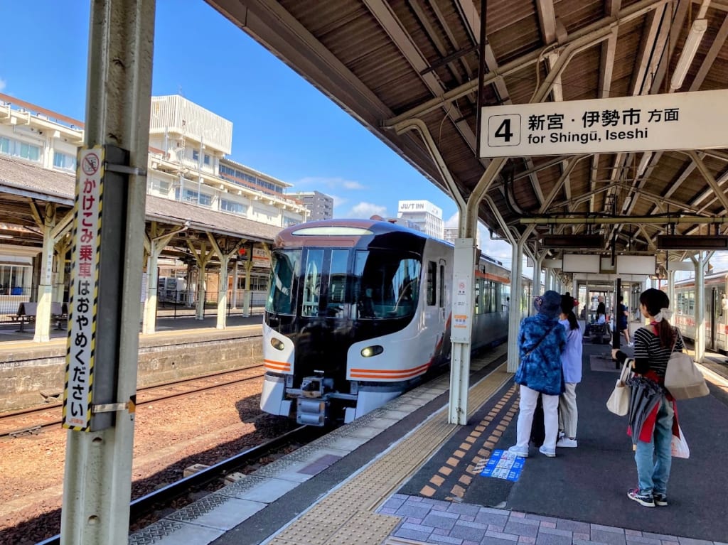 あらたけ松阪駅ホームおむかえ