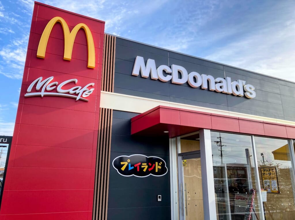 マクドナルド松阪店の店舗外観メイン