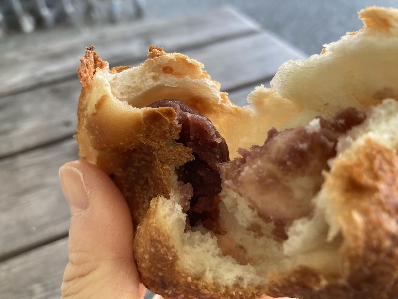 パンとほっぺのミニあん塩バターを割った図