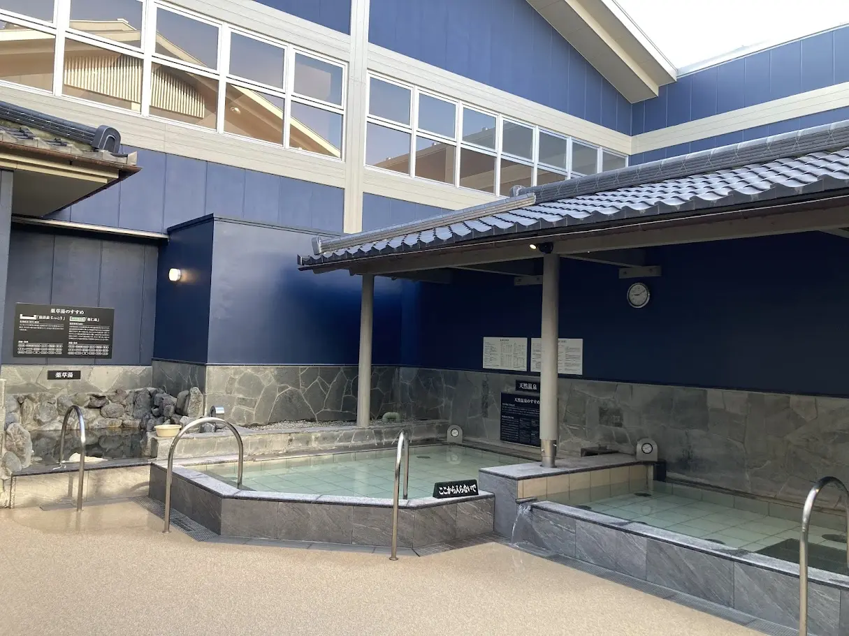 鈴の湯の露天風呂、男湯