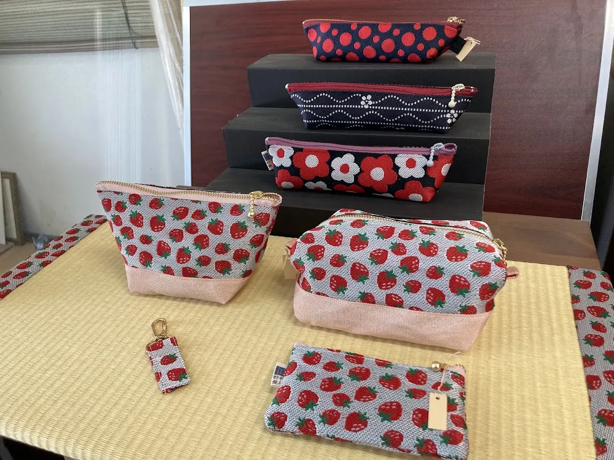 野村タタミ店のポーチいちご