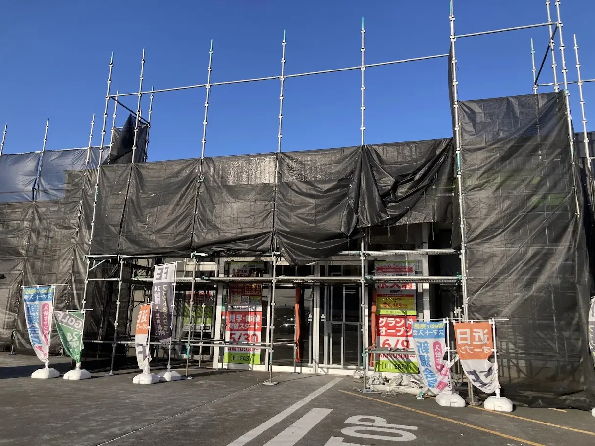 フィットイージー松阪三雲店の入口
