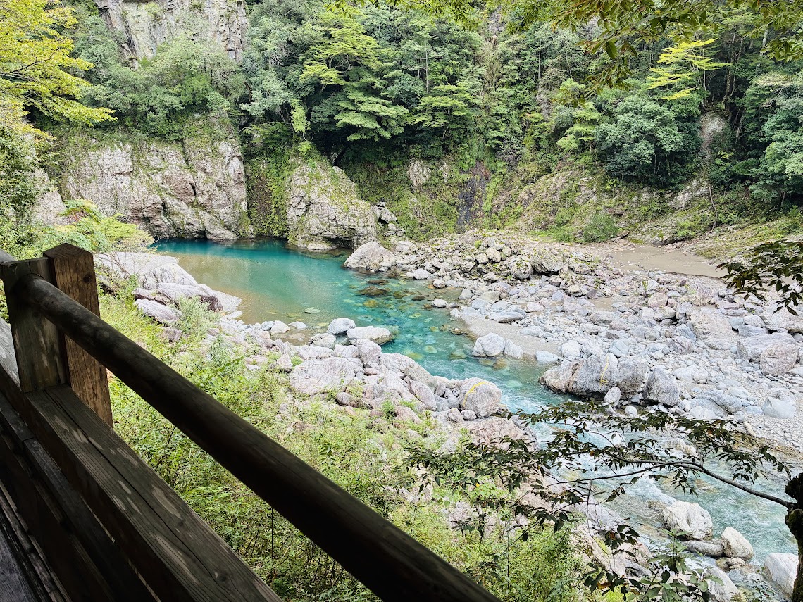 清流茶屋の川2