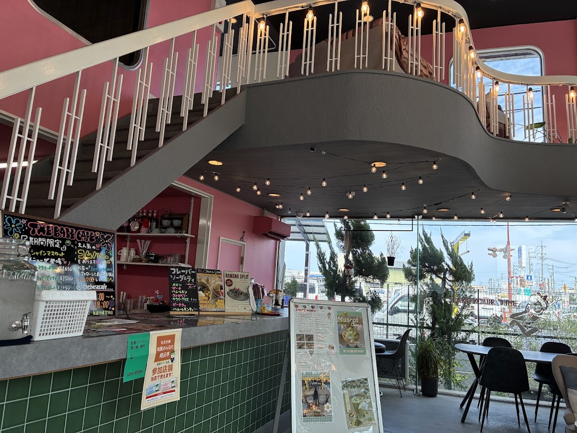 ザベースカフェの2階